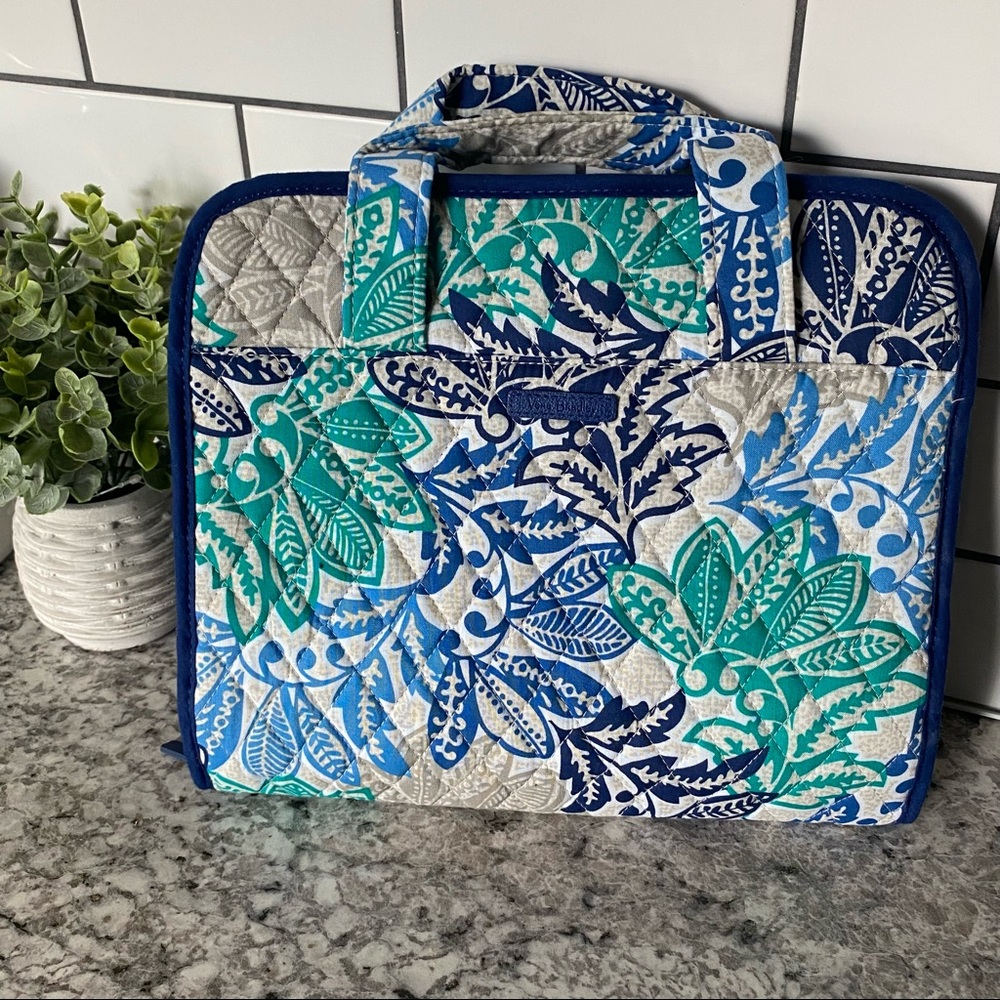Vera Bradley || Hanging Travel Organizer Bag